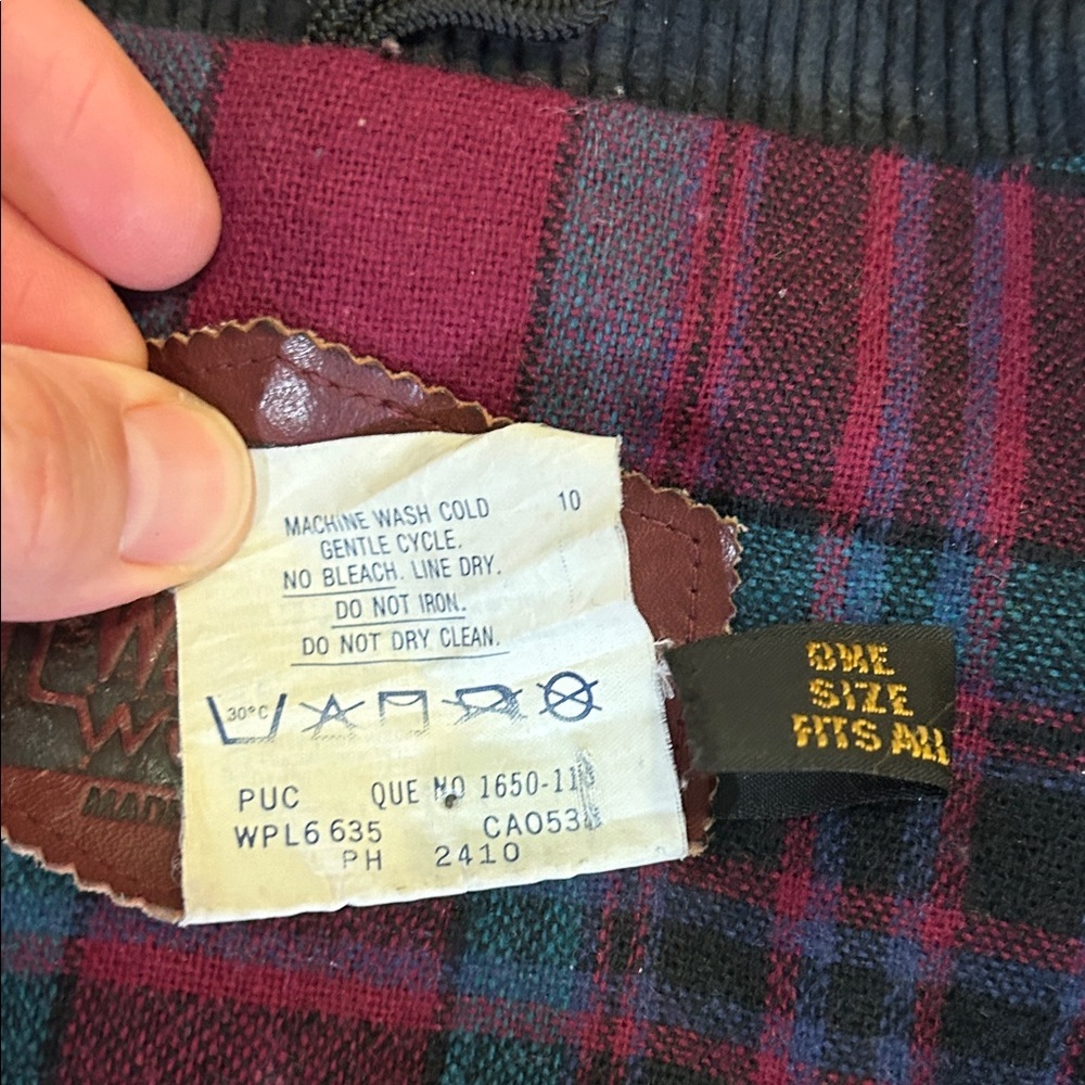Rare Vintage Woolrich Poncho with Plaid Lining - Picture 4 of 10